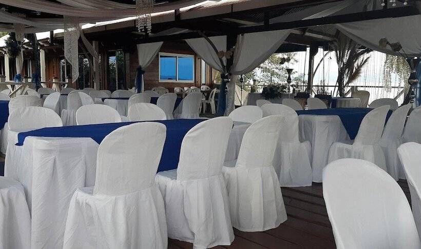 هتل Chalet Castillo