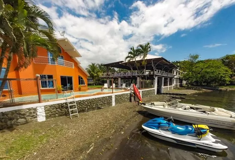 هتل Chalet Castillo