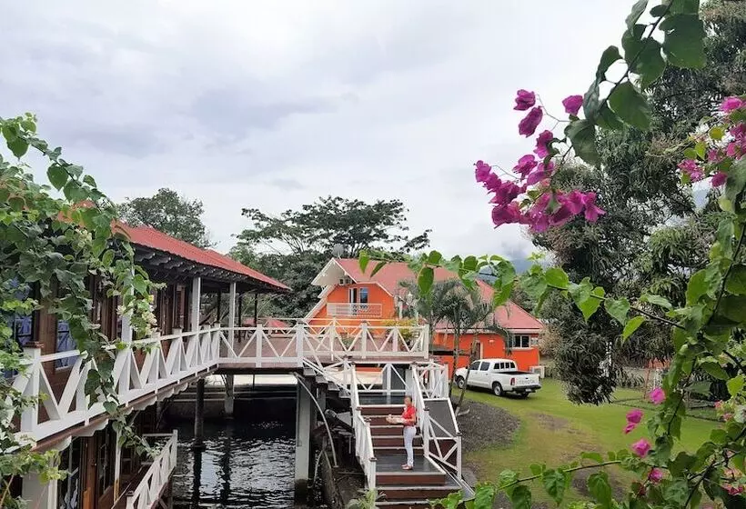 هتل Chalet Castillo