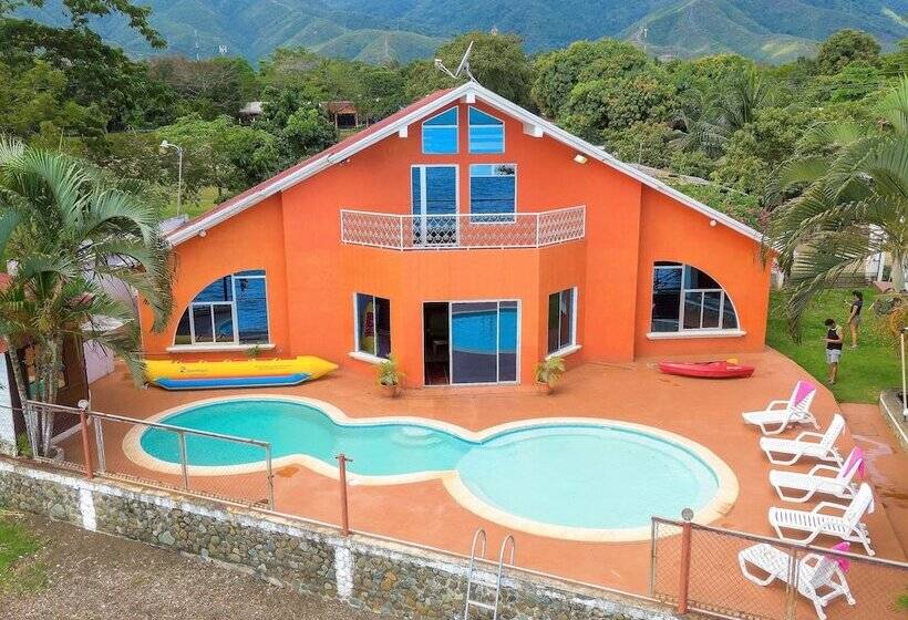 هتل Chalet Castillo