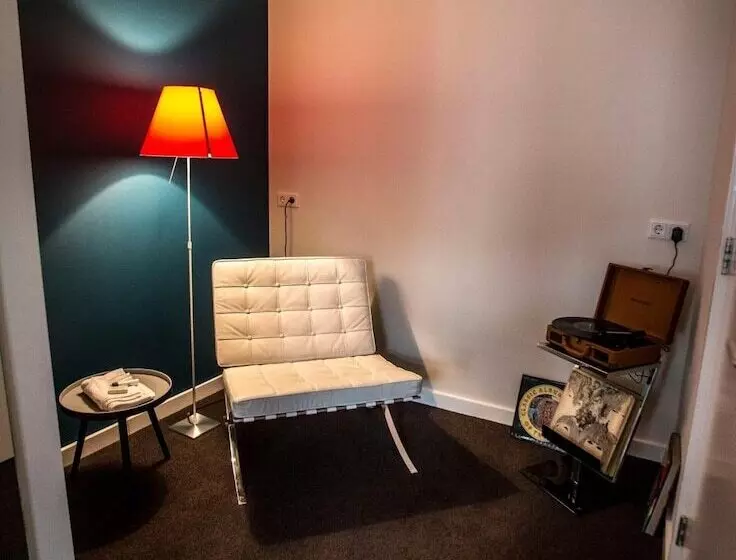 Hotelli In  T Holt 1654