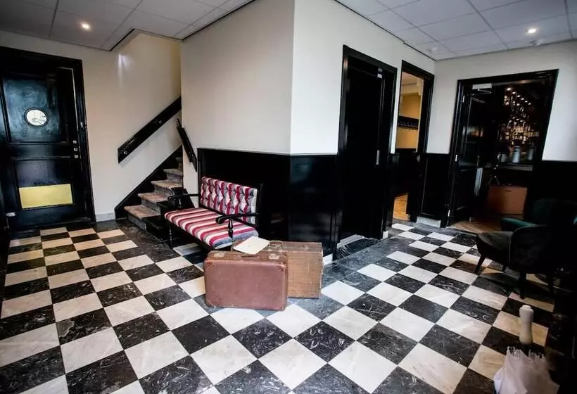 Hotelli In  T Holt 1654