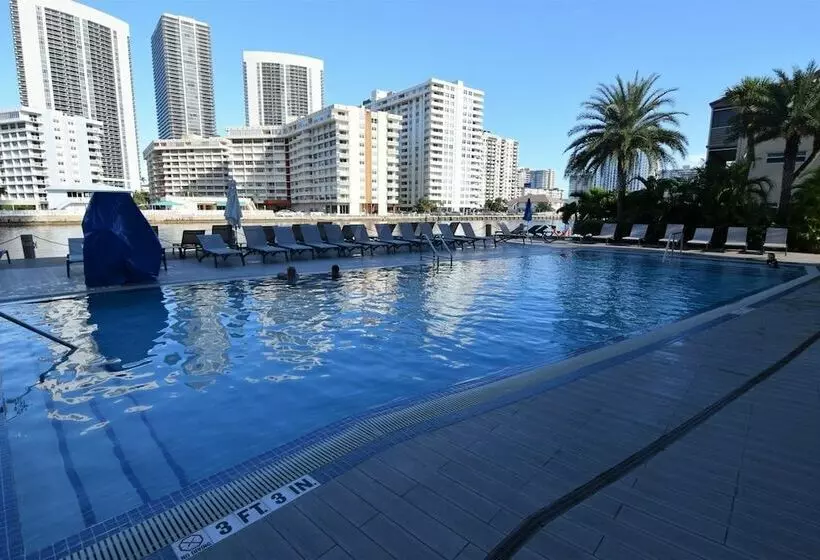 ホテル Stunning Ocean & Bay View Residence 1 Bed 1 Bath @ Beachwalk