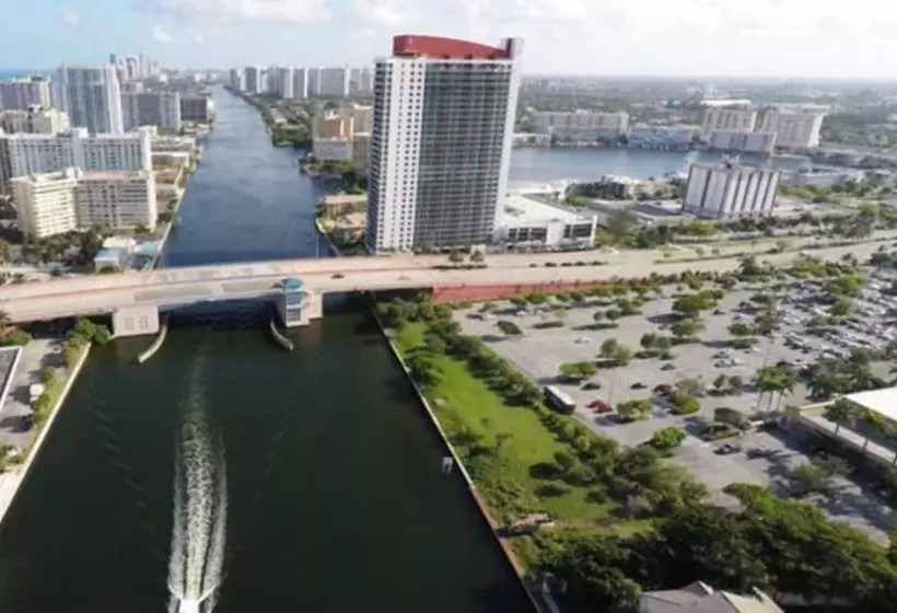 ホテル Stunning Ocean & Bay View Residence 1 Bed 1 Bath @ Beachwalk