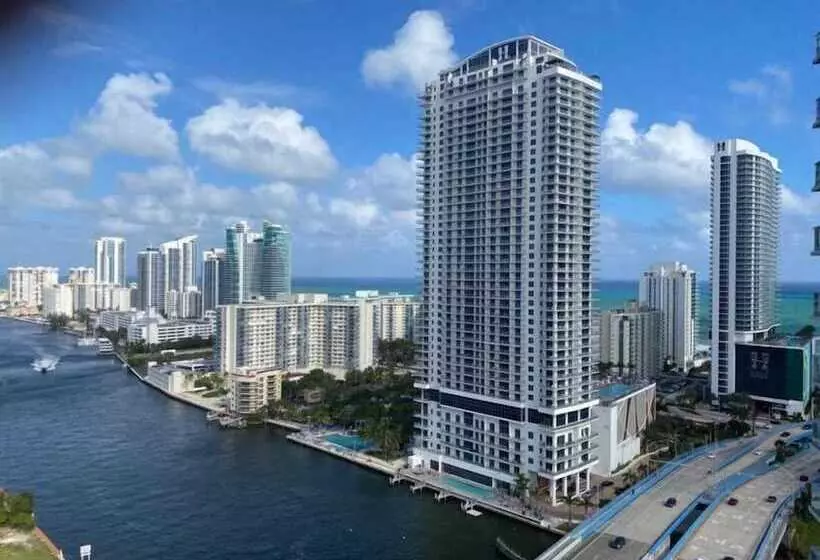 ホテル Stunning Ocean & Bay View Residence 1 Bed 1 Bath @ Beachwalk