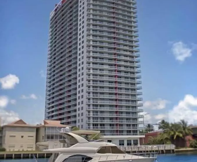 ホテル Stunning Ocean & Bay View Residence 1 Bed 1 Bath @ Beachwalk