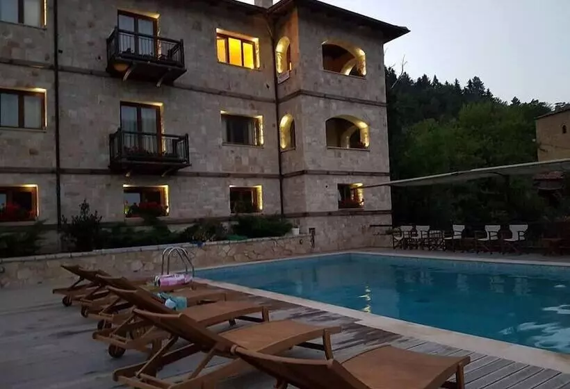 Hotelli Styga Mountain Resort