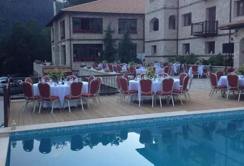 Hotelli Styga Mountain Resort