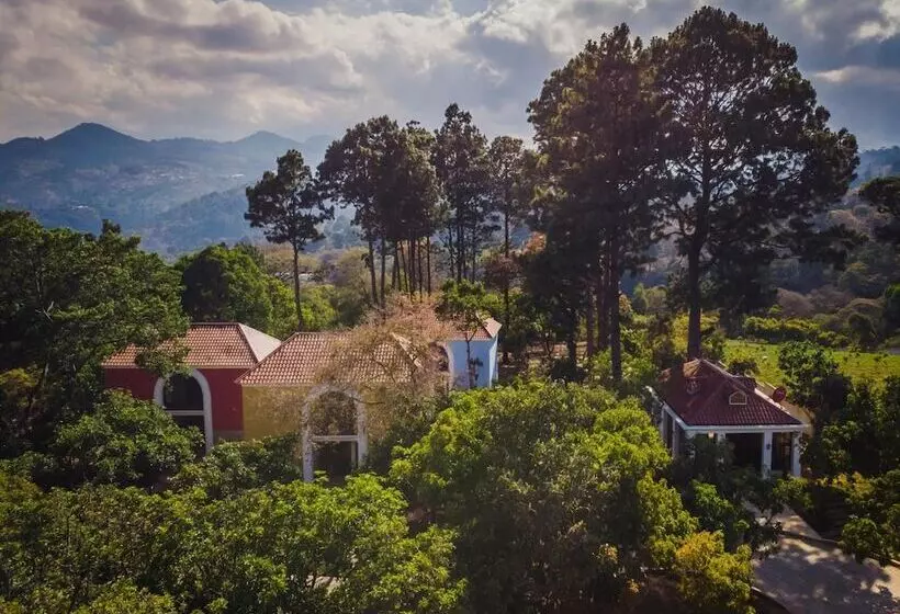 هتل Y Restaurante Hacienda Los Volcanes