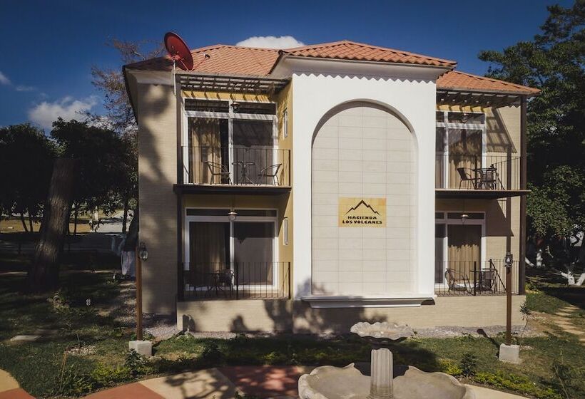 هتل Y Restaurante Hacienda Los Volcanes
