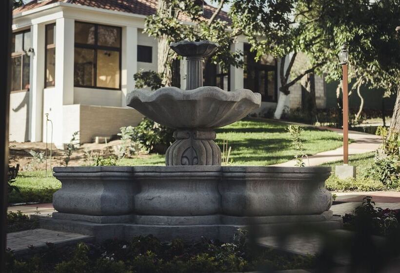 هتل Y Restaurante Hacienda Los Volcanes