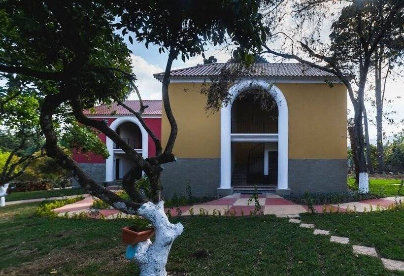 هتل Y Restaurante Hacienda Los Volcanes