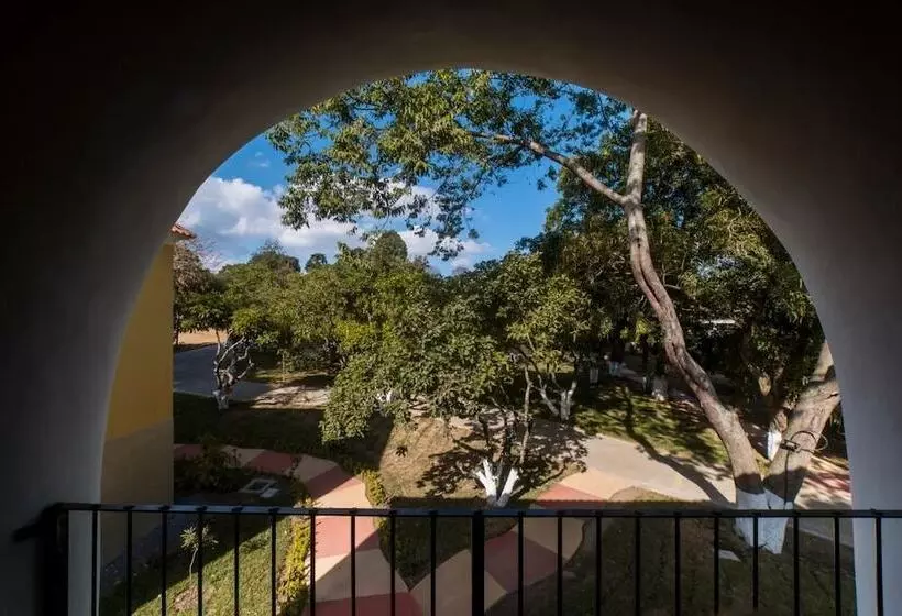 هتل Y Restaurante Hacienda Los Volcanes