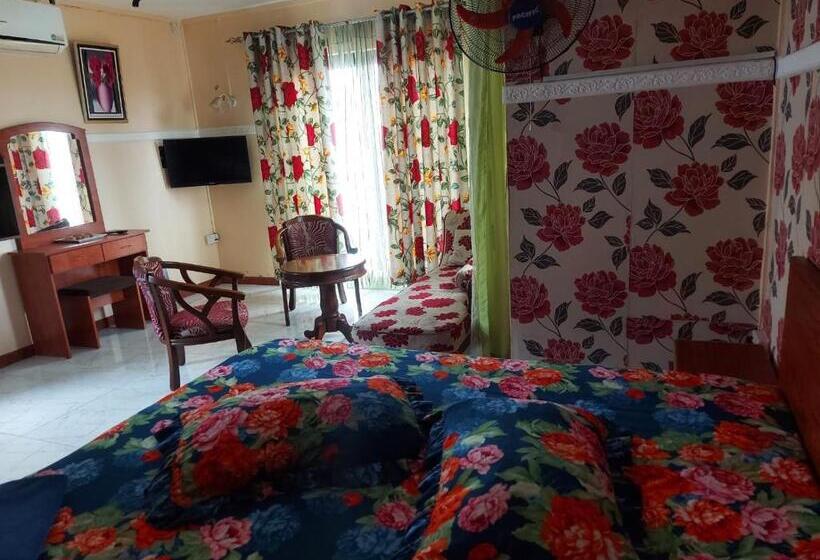 پانسیون Skylineinn