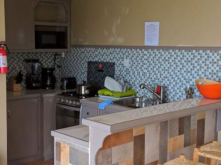 پانسیون Sunset Lane