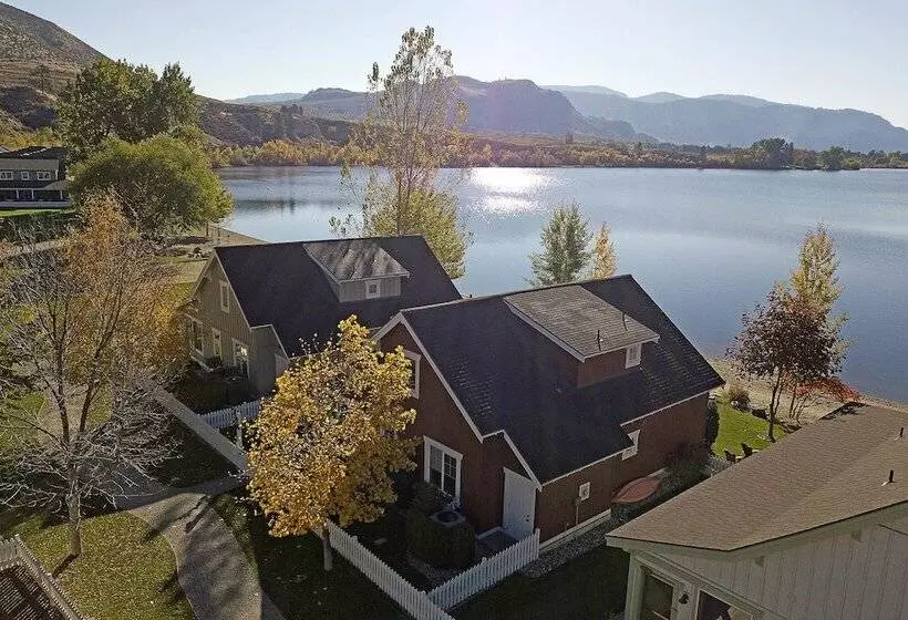 Majatalo Veranda Beach Cottages