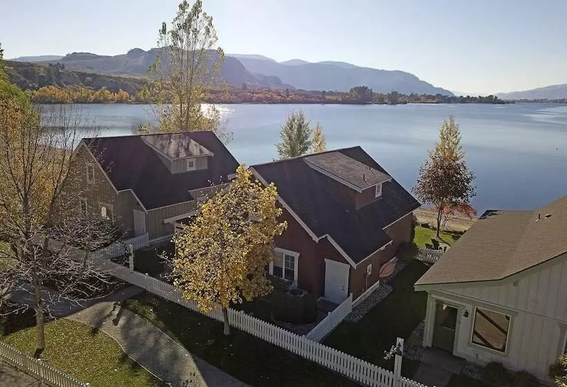 Majatalo Veranda Beach Cottages