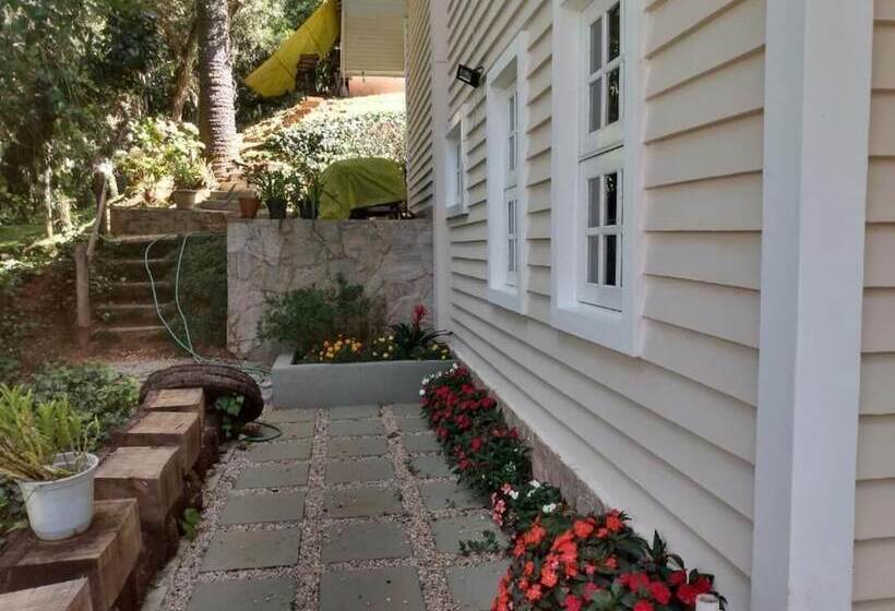 בית מלון כפרי Forest Pine Inn