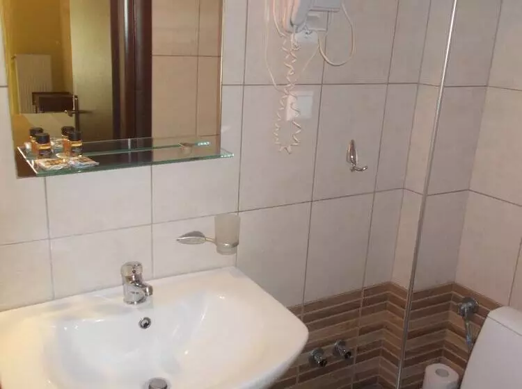 Hotelli Kipos Resort