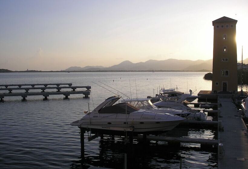 هتل Savana At Porto Cupecoy Marina