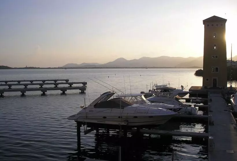 هتل Savana At Porto Cupecoy Marina