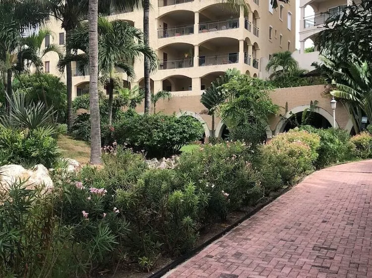 هتل Savana At Porto Cupecoy Marina