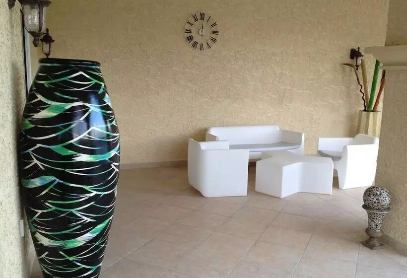 هتل Savana At Porto Cupecoy Marina