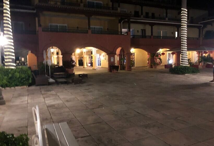 هتل Savana At Porto Cupecoy Marina