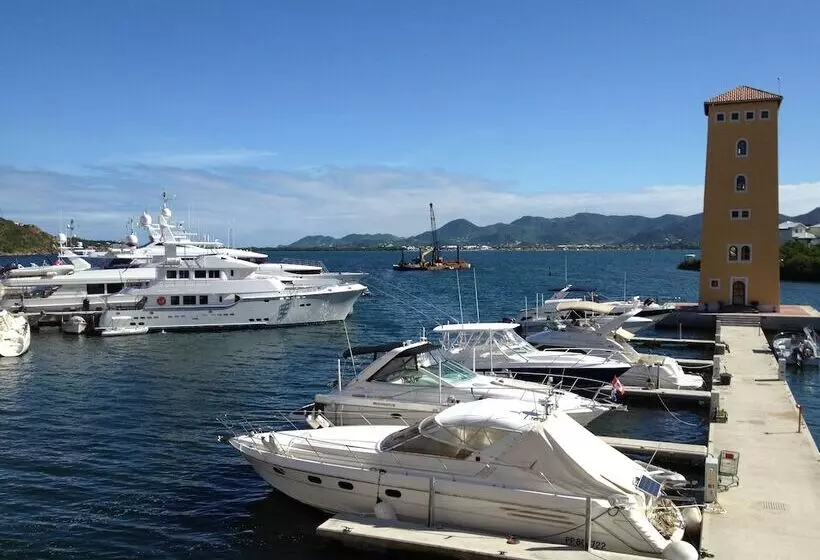 هتل Savana At Porto Cupecoy Marina