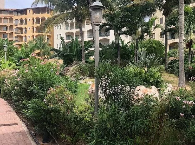 هتل Savana At Porto Cupecoy Marina