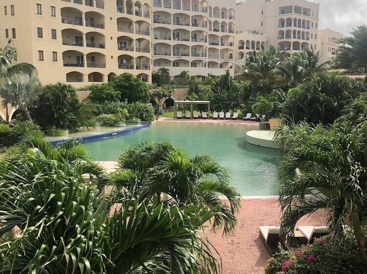 هتل Savana At Porto Cupecoy Marina