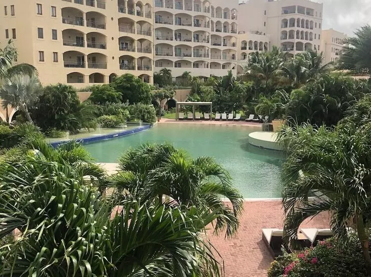 هتل Savana At Porto Cupecoy Marina