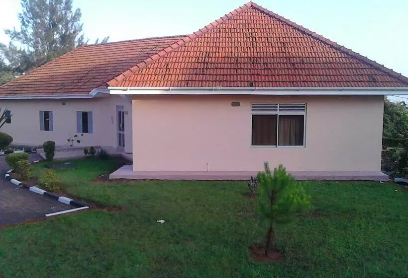 هتل Ssese Habitat Resort