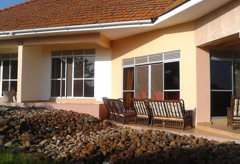 هتل Ssese Habitat Resort