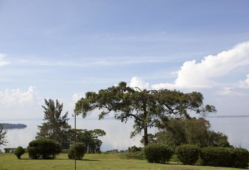 هتل Ssese Habitat Resort