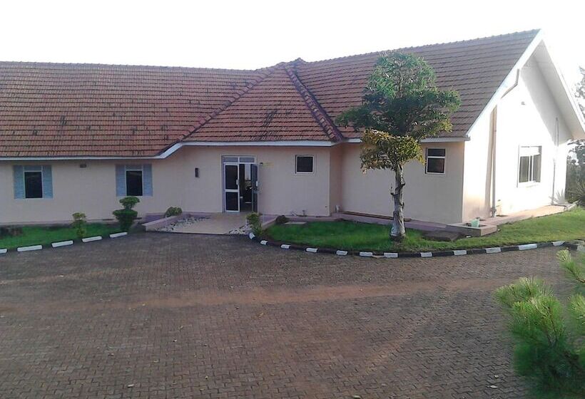 هتل Ssese Habitat Resort