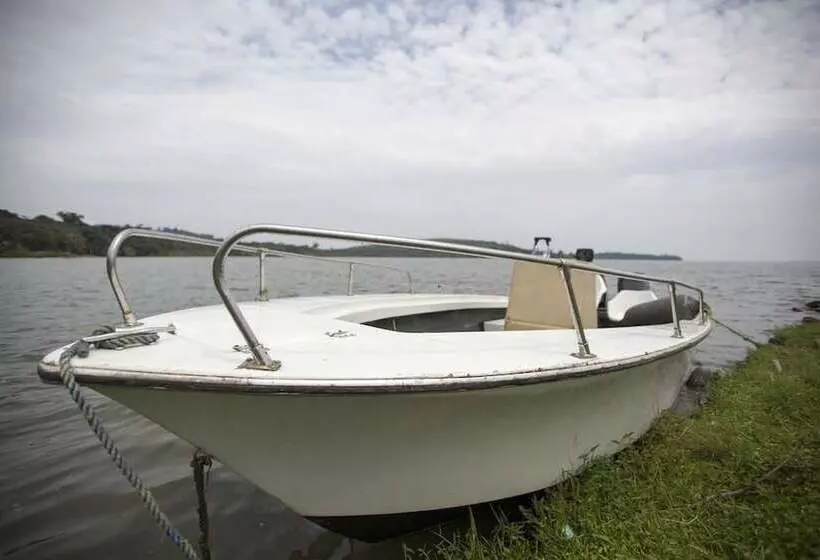 هتل Ssese Habitat Resort