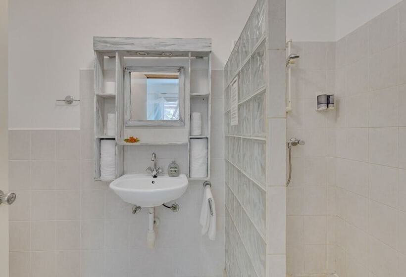 هتل Tropical Divers Resort