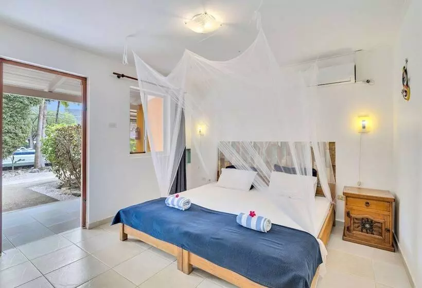 هتل Tropical Divers Resort