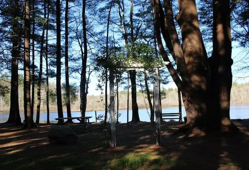 Hotelli Tuxbury Pond Rv Resort