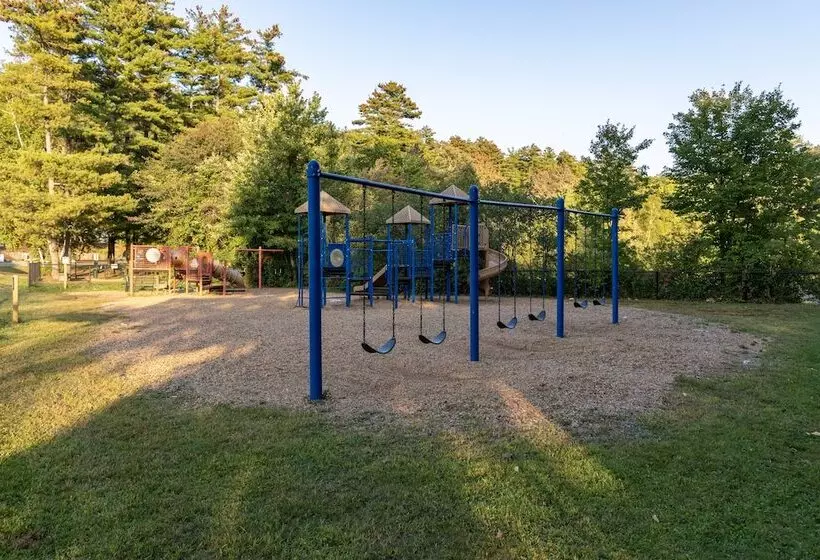 Hotelli Tuxbury Pond Rv Resort