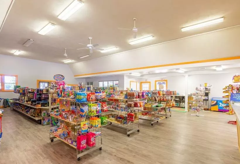 Hotelli Tuxbury Pond Rv Resort