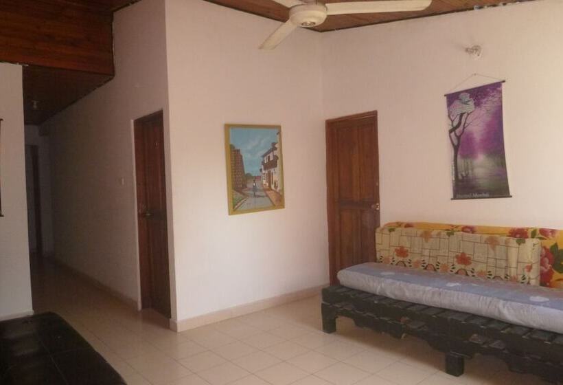 پانسیون Nefertiti