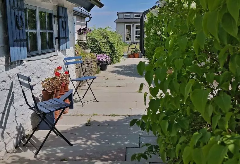 Som Hemma Gardscafe Bed & Breakfast