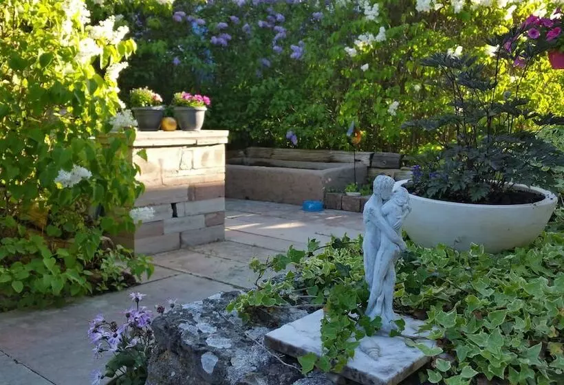 Som Hemma Gardscafe Bed & Breakfast