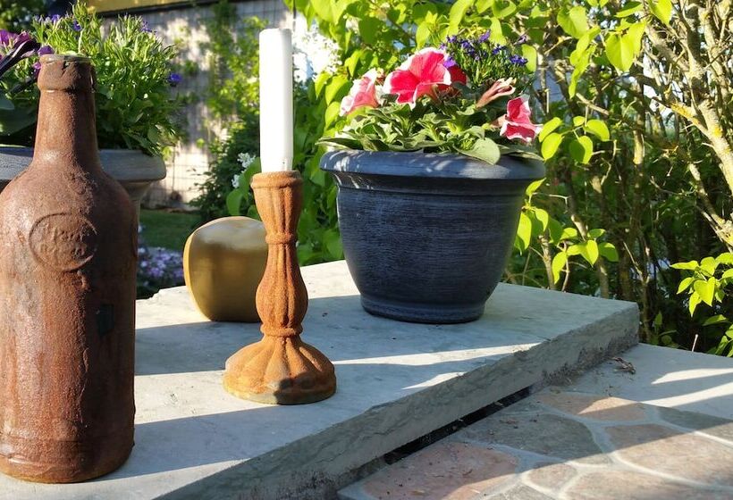 Som Hemma Gardscafe Bed & Breakfast