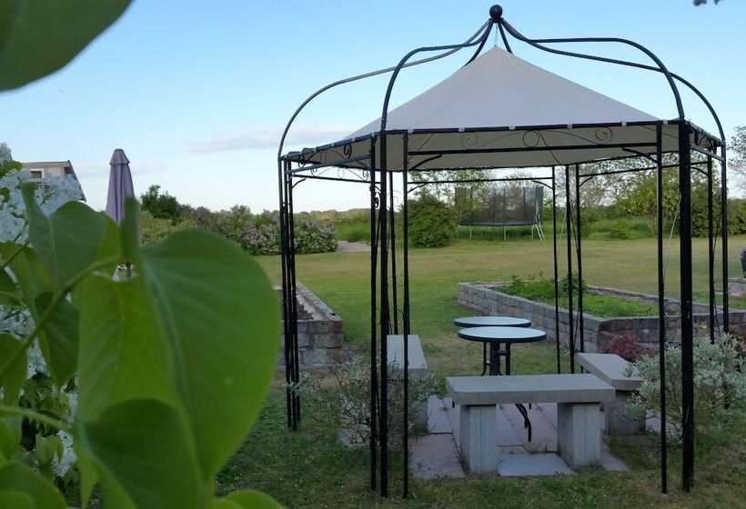 Som Hemma Gardscafe Bed & Breakfast