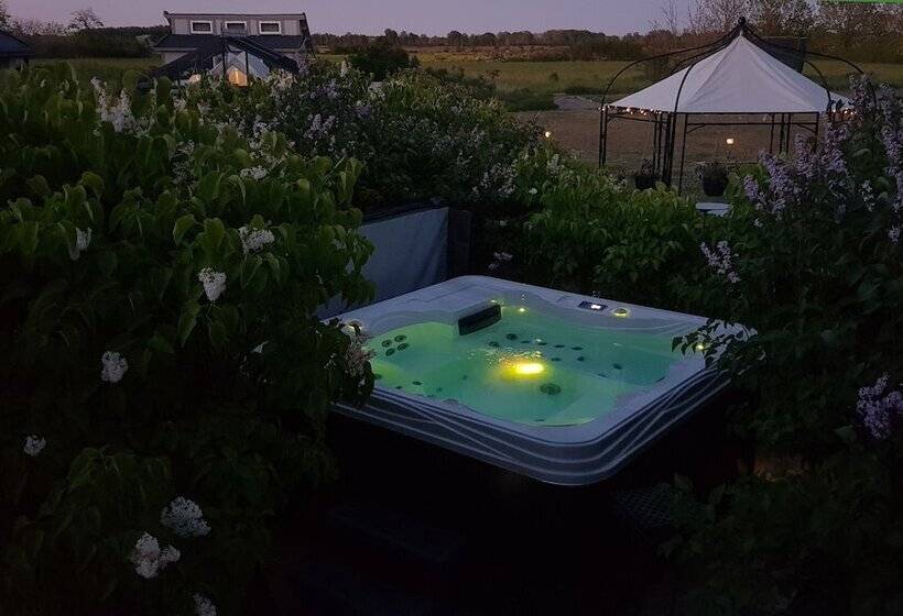 Som Hemma Gardscafe Bed & Breakfast