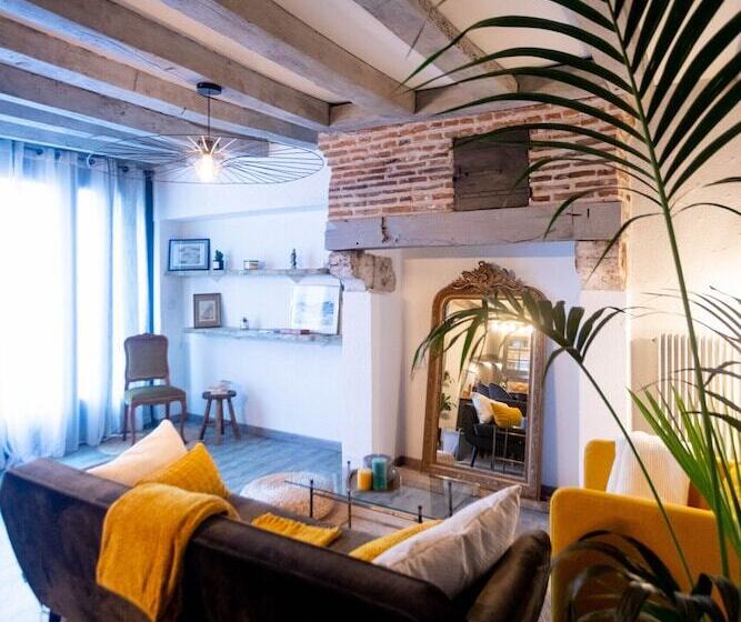 تختخواب و صبحانه La Tour Aux Grains