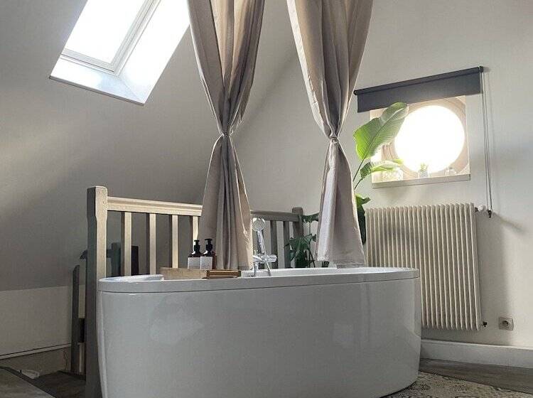 تختخواب و صبحانه La Tour Aux Grains